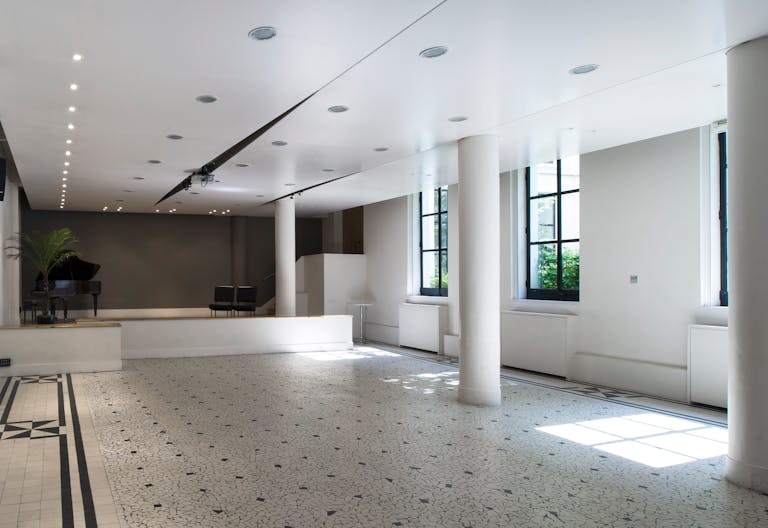 Unique Space in Faubourg-du-Roule - Image 2