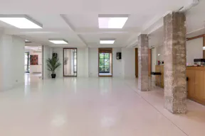 Unique Space in Faubourg-du-Roule - Image 8