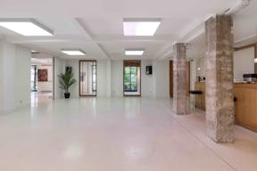 Unique Space in Faubourg-du-Roule - Image 8