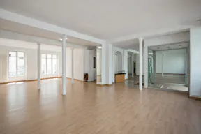 Vast Showroom in République - Image 0