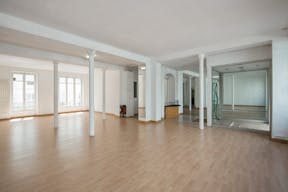 Vast Showroom in République - Image 0