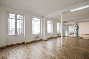 Vast Showroom in République - Image 2