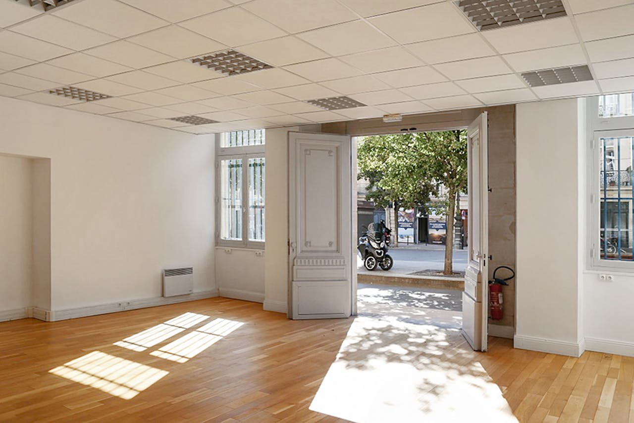 Showroom in Luxury Triangle d'Or - Image 0