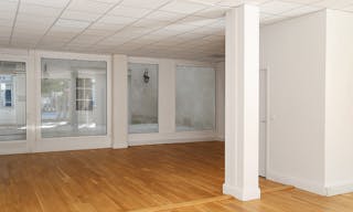 Showroom in Luxury Triangle d'Or - Image 1