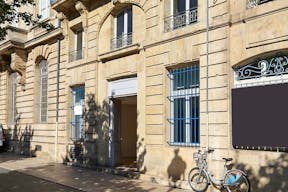 Showroom in Luxury Triangle d'Or - Image 2