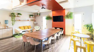 Stunning Indoor/Outdoor Flex Space in Downtown Santa Monica with Outstanding Service - Image 1