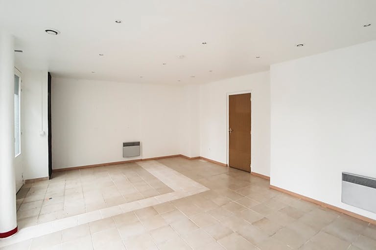 Retail Space in Popular Mouffetard - Image 1