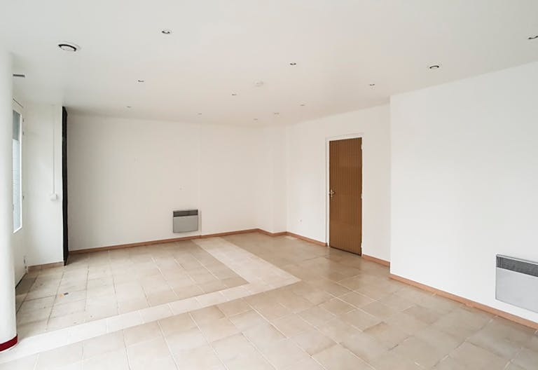 Retail Space in Popular Mouffetard - Image 1