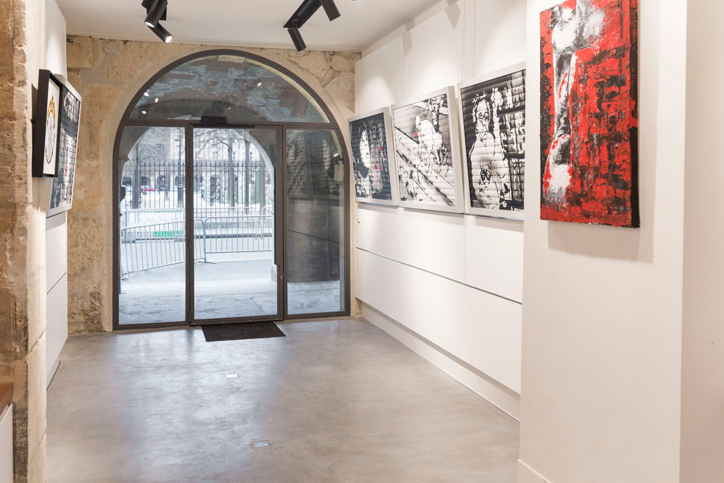 Place Des Vosges Pop-Up Gallery in Paris Marais
