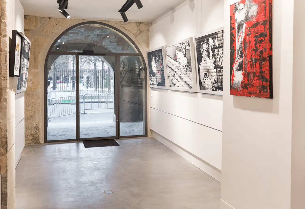 Place Des Vosges Pop-Up Gallery - Image 0