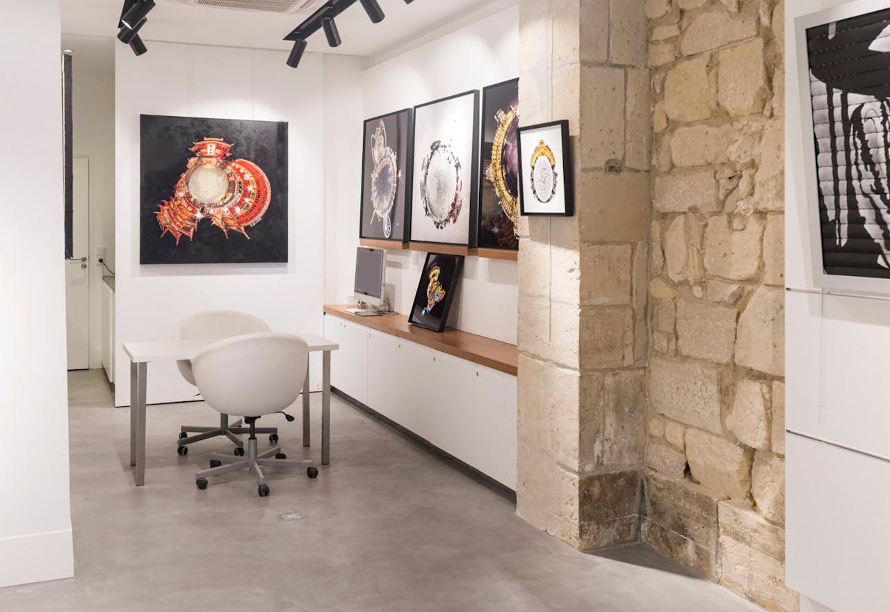Place Des Vosges Pop-Up Gallery - Image 1