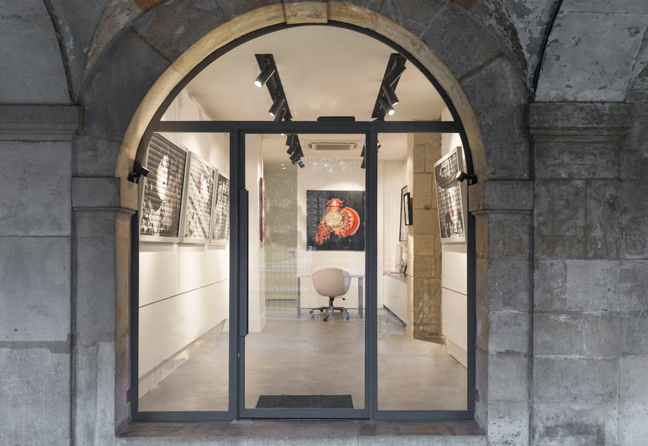 Place Des Vosges Pop-Up Gallery - Image 2