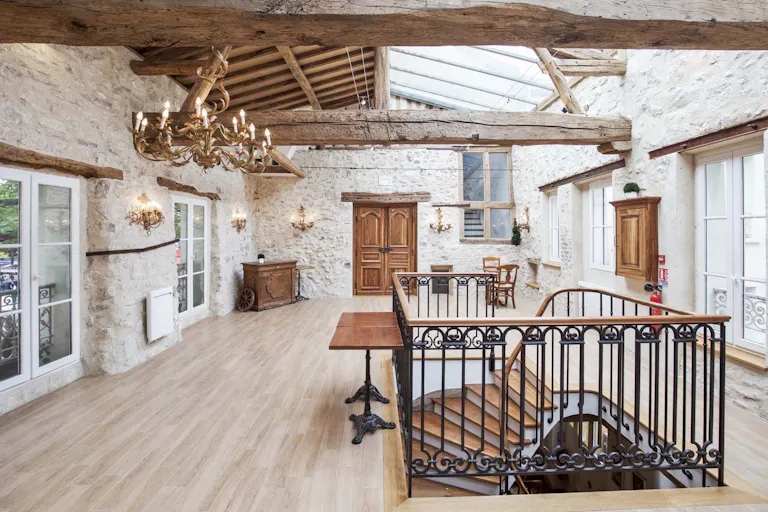 Characterful Unique Space in Montmartre - Image 1