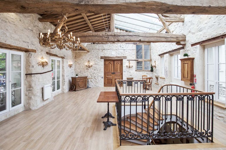 Characterful Unique Space in Montmartre - Image 1