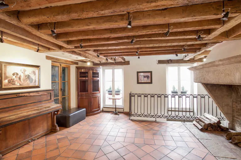 Characterful Unique Space in Montmartre - Image 2