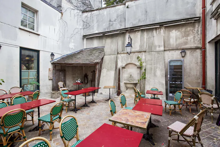 Characterful Unique Space in Montmartre - Image 3