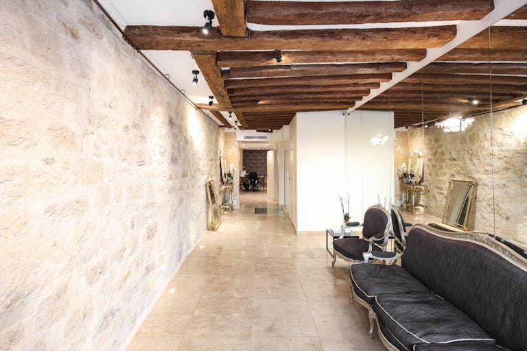 Pop-Up Store in Louvre-Rivoli - Image 1