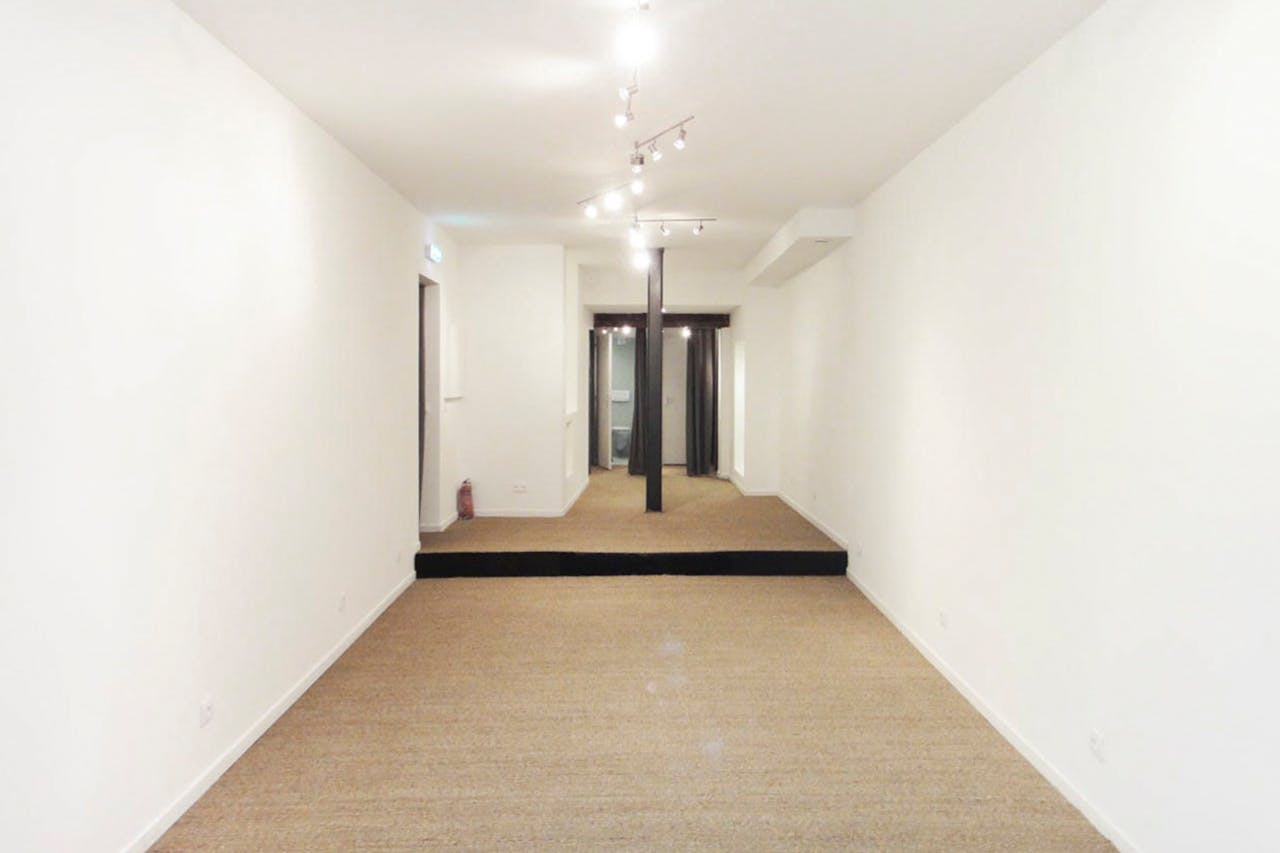 Pop-Up Shop Close to Louvre-Rivoli - Image 1