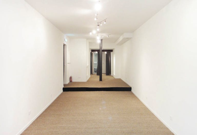 Pop-Up Shop Close to Louvre-Rivoli - Image 1