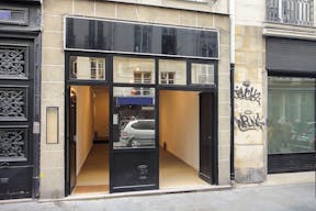 Pop-Up Shop Close to Louvre-Rivoli - Image 2