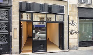 Pop-Up Shop Close to Louvre-Rivoli - Image 2