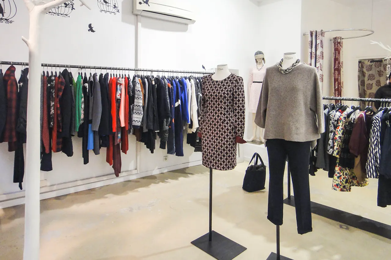 Modern Beaubourg Boutique - Image 1