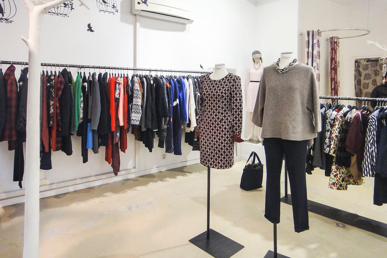 Modern Beaubourg Boutique - Image 1