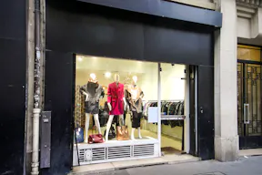 Modern Beaubourg Boutique - Image 2
