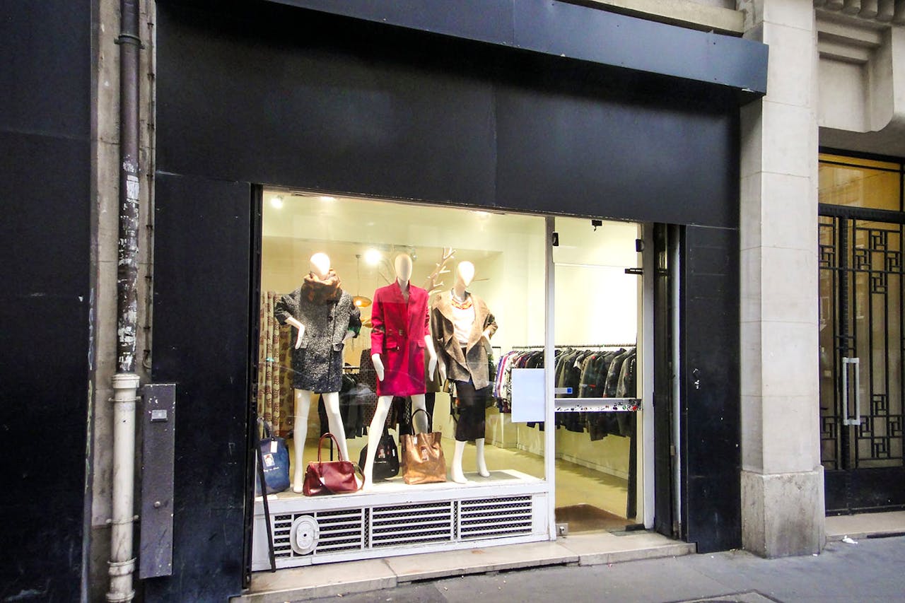 Modern Beaubourg Boutique - Image 2