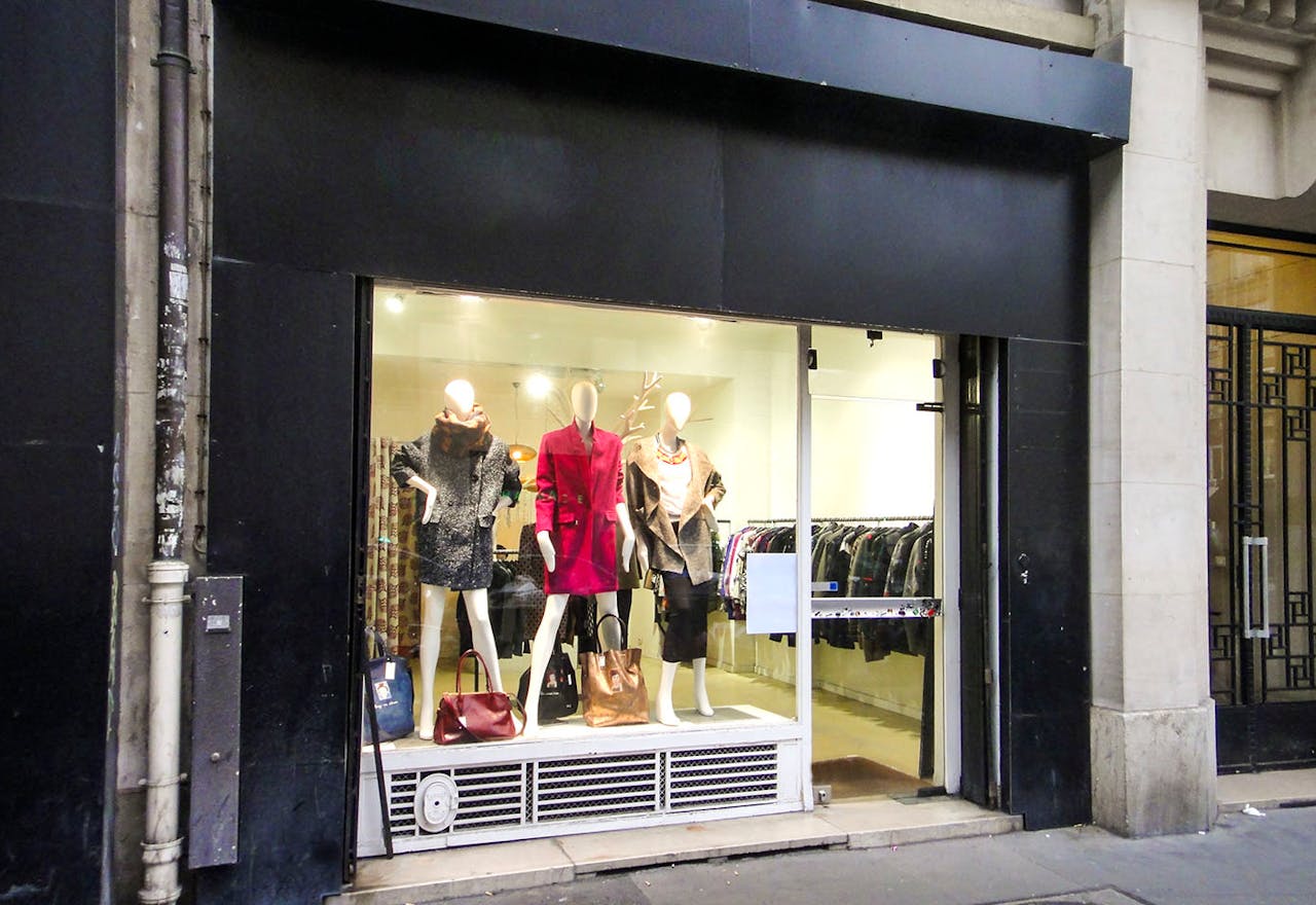 Modern Beaubourg Boutique - Image 2