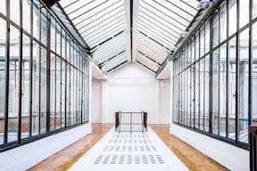 Amazing Palais Royal Showroom - Image 0