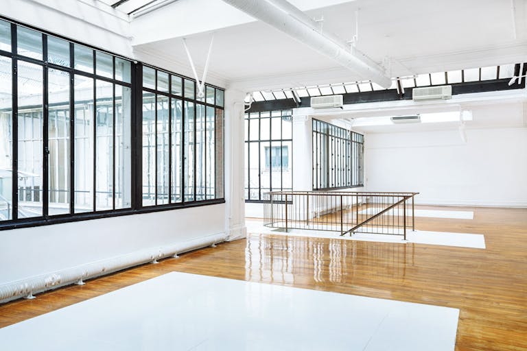 Amazing Palais Royal Showroom - Image 1