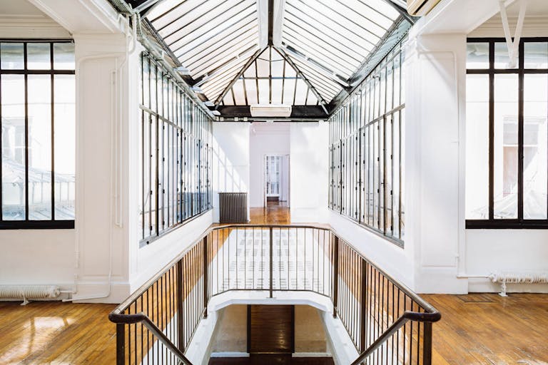 Amazing Palais Royal Showroom - Image 2