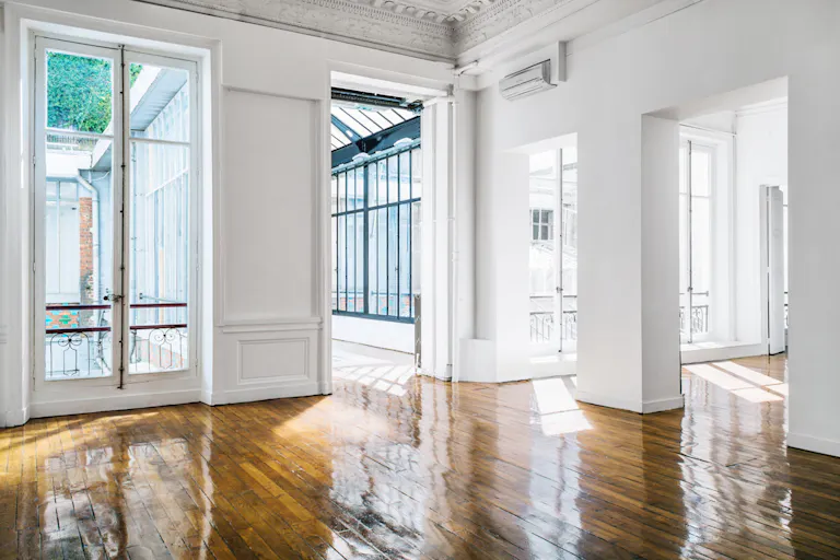 Amazing Palais Royal Showroom - Image 4