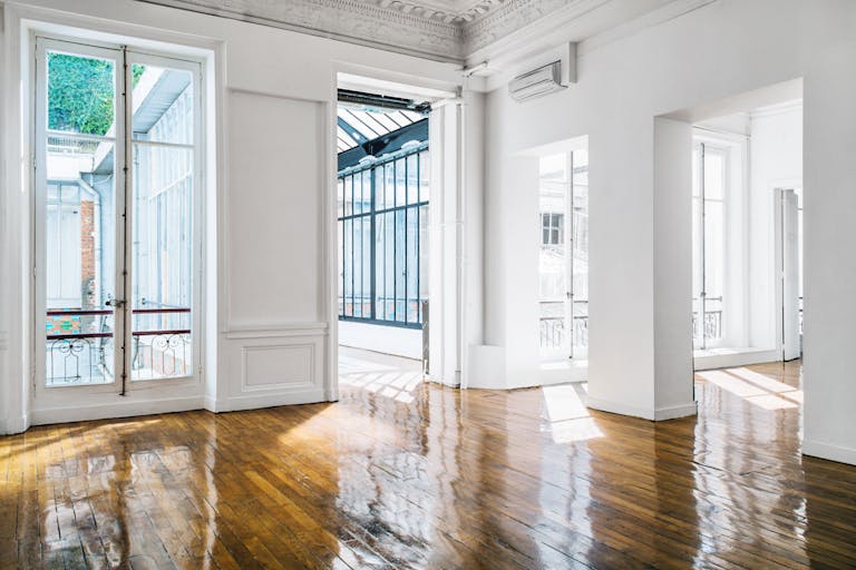 Amazing Palais Royal Showroom - Image 4