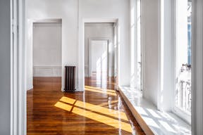 Amazing Palais Royal Showroom - Image 8