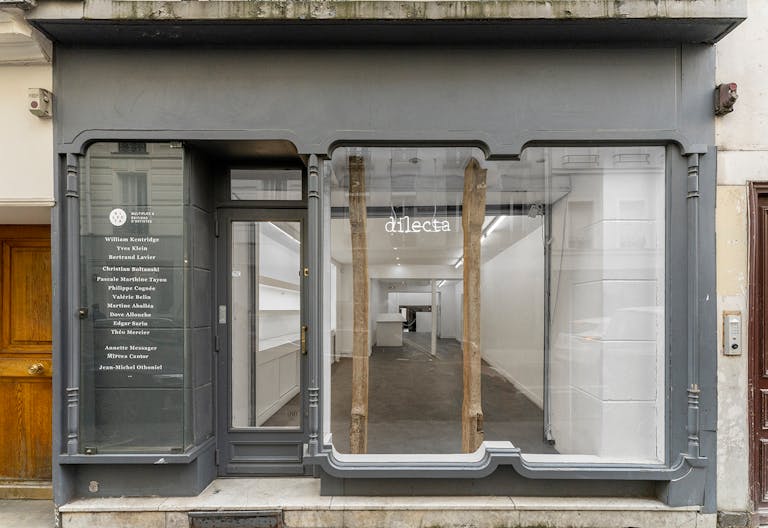 Stylish Le Marais Boutique - Image 0