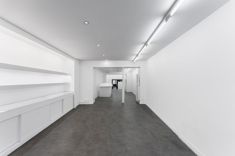 Stylish Le Marais Boutique - Image 1