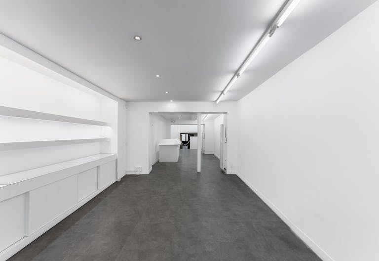 Stylish Le Marais Boutique - Image 1