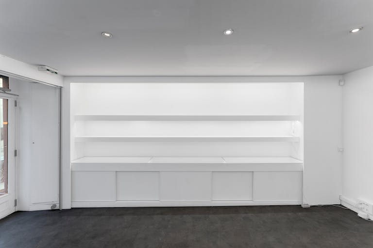 Stylish Le Marais Boutique - Image 2