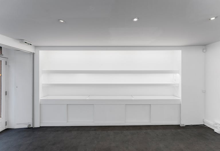 Stylish Le Marais Boutique - Image 2