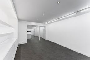 Stylish Le Marais Boutique - Image 3