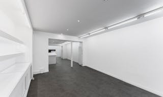 Stylish Le Marais Boutique - Image 3