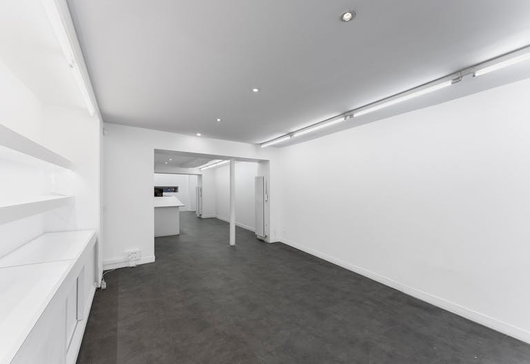 Stylish Le Marais Boutique - Image 3