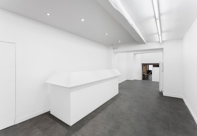 Stylish Le Marais Boutique - Image 4