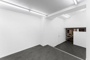 Stylish Le Marais Boutique - Image 5