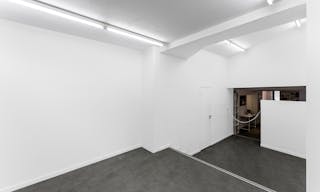 Stylish Le Marais Boutique - Image 5