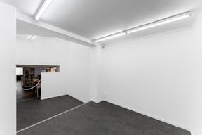 Stylish Le Marais Boutique - Image 6