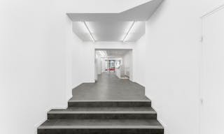 Stylish Le Marais Boutique - Image 7