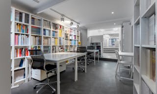 Stylish Le Marais Boutique - Image 8